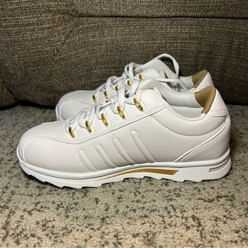 NWT Lugz changeover II White & Gold Lace-Up Sneakers Size 8